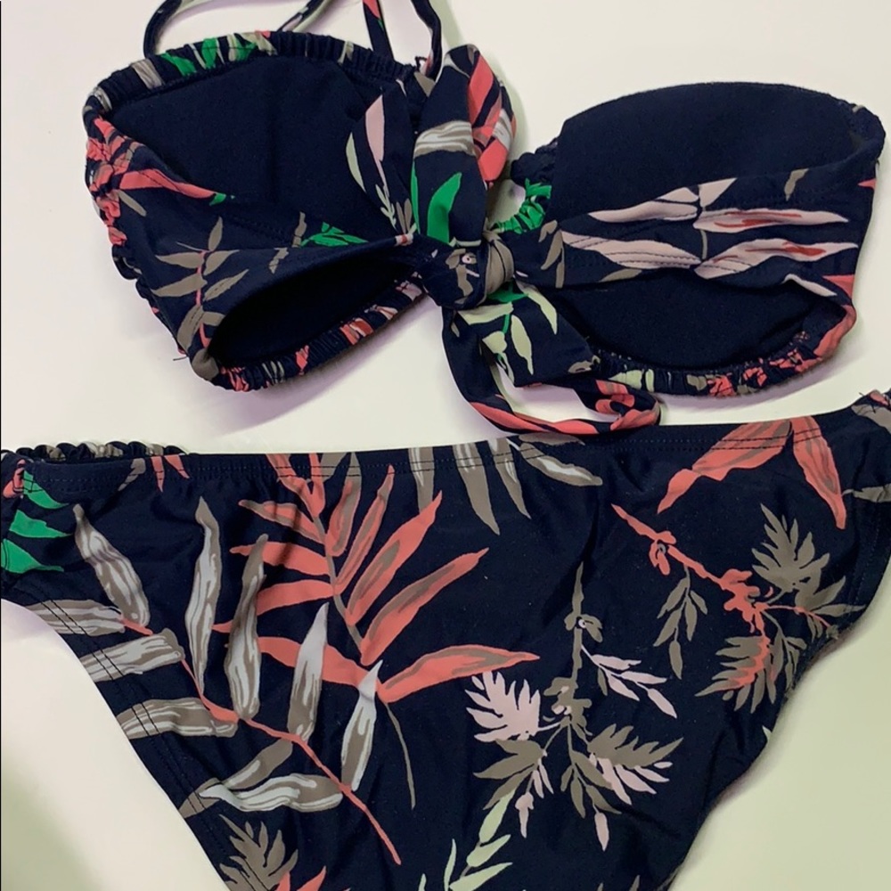 Bikini Set - Picture 3 of 3